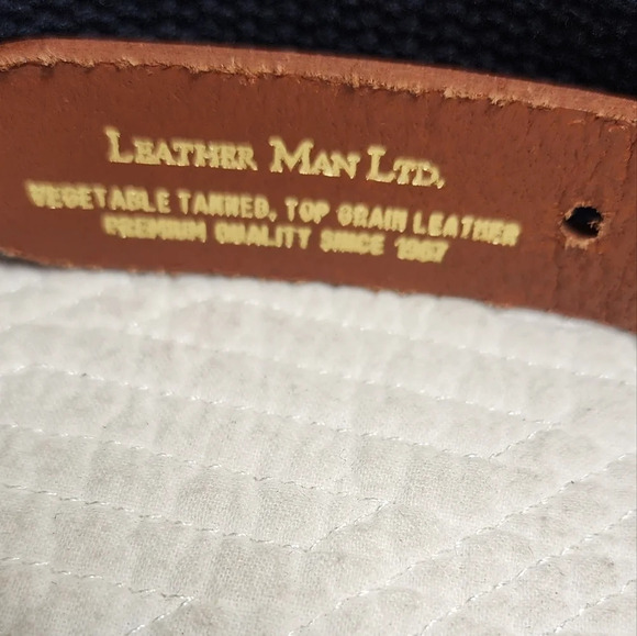 University of Virginia Leather Man Ltd navy belt.  Men's size 44. - Picture 3 of 12